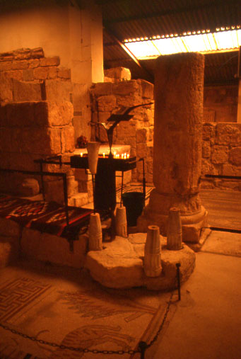 Particolare dell'ambone nella basilica bizantina al Monte Nebo 