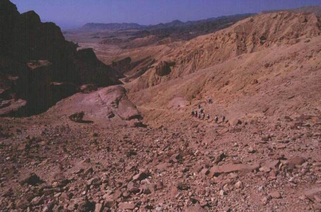 Si scende nuovamente fra le montagne di Eilat