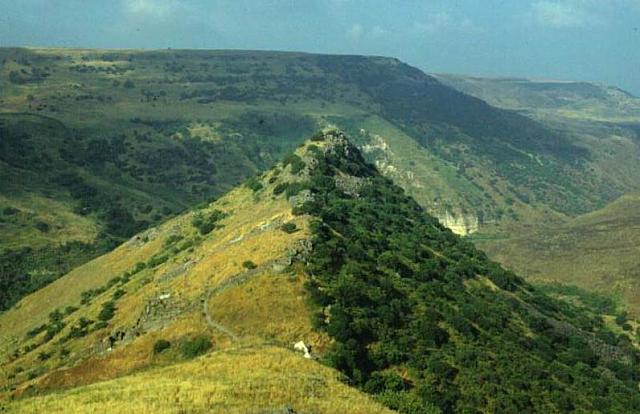 Gamla vicino il lago, talvolta identificata con la città assediata da Vespasiano secondo Flavio Giuseppe, passato poi ai romani