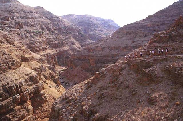 Passeggiata di wadi Qelt, meditando il cammino di Gesù verso Gerusalemme