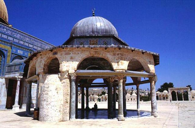 Sulla piattaforma della Cupola della Roccia