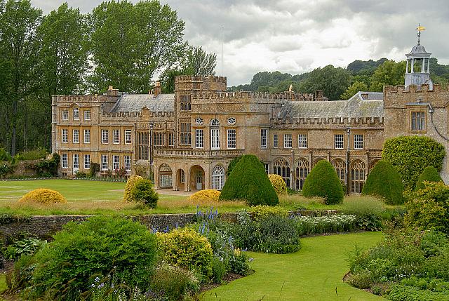 Forde Abbey (dalla quale furono cacciati i cistercensi)