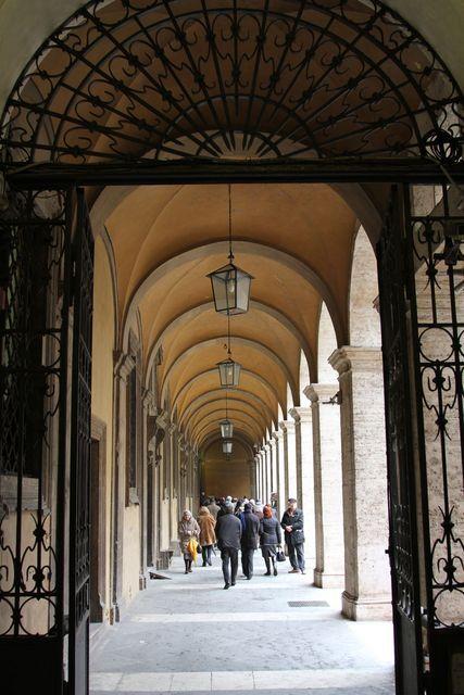 Sant Ivo alla Sapienza incontro sull Universit&agrave; medioevale 057.jpg