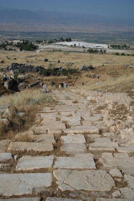 Gerapoli (Hierapolis): discendendo la via del martirion di Filippo