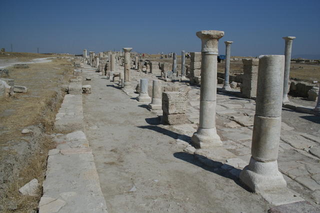 Laodicea: via colonnata romana