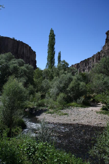 Valle di Ihlara (Ihlara vadisi o valle di Peristrema) percorsa dal Melendiz Suyu