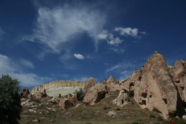 Valle di Zelve (clicca sull'immagine per leggere dei padri cappadoci, Basilio, Gregorio di Nazianzo e Gregorio di Nissa)