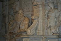 Tomba di Giulio II di Michelangelo e aiuti: il Mosè ed, in primo piano, Lia, la vita attiva