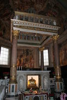 Altare-reliquiario con le "catene", i "vincoli" di Pietro
