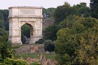 L'arco di Tito, testimone della distruzione del Tempio, posteriore alla lettera agli Ebrei spedita a Roma (clicca per il testo)